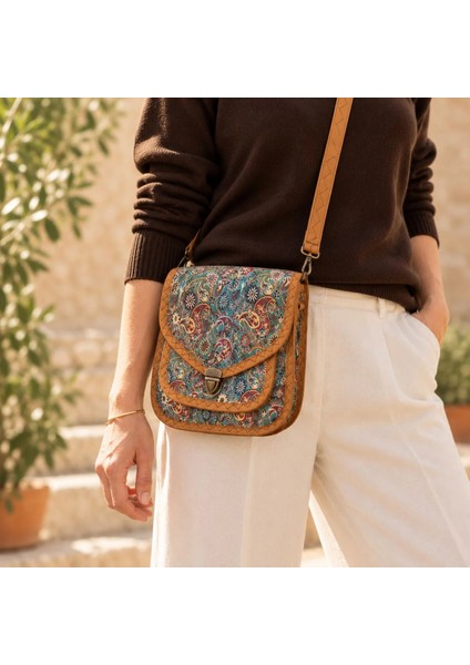 Taba Mavi Paisley Desenli Goblen Orta Boy Postacı Çanta fiyatları