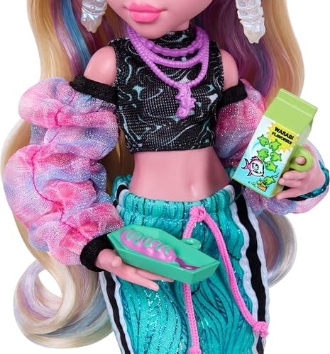 Die Grup Monster High Bebek, Lagoona Mavisi Crop Top ve Sportif Maxi Etek Evcil Hayvan Balık Neptuna ve Shell Güneş Gözlüğü, Atıştırmalık ve Çanta, JHK33 Gibi 7 Aksesuar görsel 4