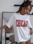 Kadın Beyaz Chicago Baskılı Düşük Omuz Oversize Bisiklet Yaka T-Shirt 4