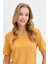 Kadın V Yaka Flamlı Kumaş Basic T-Shirt Hardal 5