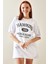 Beyaz Bisiklet Yaka Yazılı Oversize T-Shirt 5YXK1-48208-01 1