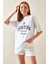 Beyaz Bisiklet Yaka Yazılı Oversize T-Shirt 5YXK1-48209-01 2