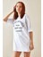 Beyaz Bisiklet Yaka Yazılı Midi Oversize T-Shirt 5YXK1-48207-01 3