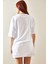 Beyaz Bisiklet Yaka Yazılı Midi Oversize T-Shirt 5YXK1-48207-01 4