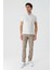 Beyaz Desenli Jakarlı Düğmeli Yaka Cepli Casual Slim Fit Dar Kesim Tişört 1011240174 5
