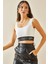 Beyaz U Yaka Lastikli Crop Bluz 5YXK2-48381-01 1