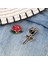 Kırmızı 2 Moda Çiçek Yaka Pin Kadın Rozeti 2 Adet Kırmızı Siyah Gül Tasarım Metal Broş Pins Çift Romantik Hediye Arkadaş Düğün Takı (Yurt Dışından) 2