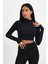 Siyah Uzun Kollu Sırt Detaylı Boğazlı Crop 080 3