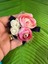 7x7 cm Pembe Güllü Tasarım Kabartma Iğneli Broş 1