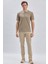 Taş Rengi Desenli Jakarlı Polo Yaka Cepli Klasik Comfort Fit Rahat Kesim Tişört 1011240172 1