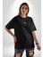 Robot Kafası Kız Siyah Oversize Kadın Erkek Ön Orta Minimal Baskılı T-Shirt 1