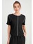 Yuvarlak Yaka Şerit Detaylı Bluz 1