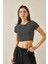 Siyah Sırt Dekolteli Aksesuarlı Crop Bluz 5YXK2-48670-02 2