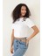 Beyaz Omuzu Çınar Yaprağı Nakışlı Basic Crop T-Shirt- 2411 5