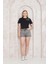 Siyah Omuzu Papatya Nakışlı Basic Crop T-Shirt- 2413 3
