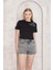Siyah Omuzu Papatya Nakışlı Basic Crop T-Shirt- 2413 4