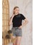 Siyah Omuzu Papatya Nakışlı Basic Crop T-Shirt- 2413 5