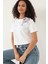 Beyaz Omuzu Gül Nakışlı Basic Crop T-Shirt- 2412 5