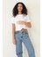 Beyaz Omuzu Gül Nakışlı Basic Crop T-Shirt- 2412 3