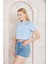 Mavi Omuzu Papatya Nakışlı Basic Crop T-Shirt- 2413 2