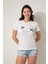 Beyaz Önü Kırlangıç Nakışlı Yazılı Bisiklet Yaka Kısa Kollu Kadın T-Shirt- 2420 1