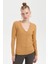 Kadın V Yaka Dikişsiz Hırka Camel 4