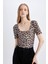 Slim Fit Dar Kesim Yuvarlak Yaka Vücuda Oturan Leopar Desenli Kısa Kollu Çıtçıtlı Body D1274AX24SM 2