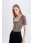Slim Fit Dar Kesim Yuvarlak Yaka Vücuda Oturan Leopar Desenli Kısa Kollu Çıtçıtlı Body D1274AX24SM 4