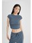 Slim Fit Dar Kesim Bisiklet Yaka Bürümcük Kısa Kollu Tişört C2691AX24SP 1