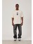 Renkli Soyut Kafa Baskılı Krem Tshirt 1