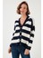 Regular Fit Çizgili V Yaka Düğmeli Soft Akrilik Kadın Hırka 4615188 5