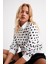 Kadın Beyaz Siyah Bisiklet Yaka Puantiyeli Kazak 1