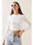 Beyaz Bisiklet Yaka Taşlı Crop Bluz 5YXK2-48936-01 4