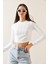 Beyaz Bisiklet Yaka Taşlı Crop Bluz 5YXK2-48936-01 5