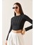 Siyah Bisiklet Yaka Taşlı Crop Bluz 5YXK2-48936-02 2
