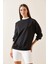 Siyah Bisiklet Yaka Sweatshirt 5YXK8-48918-02 2