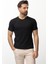 Dokulu Siyah Renk Slim Fit V Yaka Erkek T-shirt 1