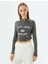 Crop Tişört Uzun Kollu Yarım Fermuarlı Slogan Baskılı Slim Fit 3