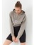 Koyu Bej Beli Büzgülü Kapüşonlu Yarım Fermuarlı Rahat Form Kadın Crop Top Sweatshirt - 97155 3