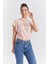 Somon Kapüşonlu Yazı Baskılı Beli Lastikli Bürümcük Kumaş Kadın Crop Top T-Shirt - 97230 5