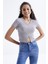 Gri Basic Önü Yırtmaçlı V Yaka Kadın Crop Top T-Shirt - 97206 1