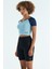 Açık Mavi Renk Bloklu Logo Baskılı O Yaka Dar Kalıp Kadın Crop T-Shirt - 97270 4