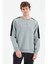 Tommy Life Gri Melanj O Yaka Omuz Şerit Detaylı Rahat Kalıp Erkek Sweatshirt - 88297 1