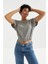 Gri Basic O Yaka Beli Lastikli Bürümcük Kumaş Kadın Crop Top T-Shirt - 97227 7