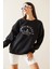 Siyah Bisiklet Yaka Nakışlı Sweatshirt 5KXK8-48979-02 3