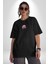 Oyun Kumandası Insanı Ele Geçirişi Siyah Oversize Kadın Erkek Ön Orta Minimal Baskılı T-Shirt 3