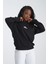 Japan Wave Kadın Yuvarlak Yakalı Nakışlı Siyah Sweatshirt 4