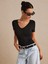 V Yaka Sırtı Açık Ipli Siyah Renk Fitilli Kısa Kollu Slim Fit Crop Top Bluz 3