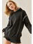Siyah Nakış Detaylı Kapüşonlü Sweatshirt 1