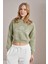 Kadın Olive Resort Paris Baskılı Üç Iplik Crop Sweatshirt 2